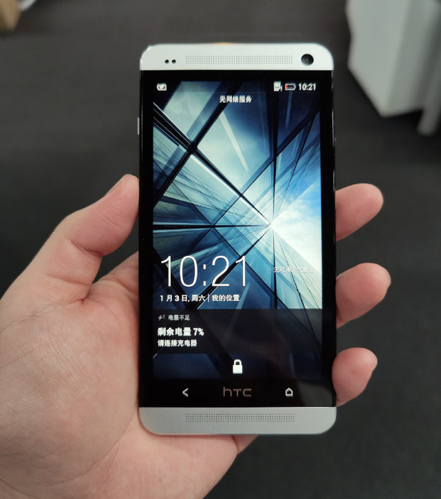 Htc二款新机同时发布 配置 价格 成为饭后笑话 Htc手机 新机 Htc Desire 前置摄像头 手机业务