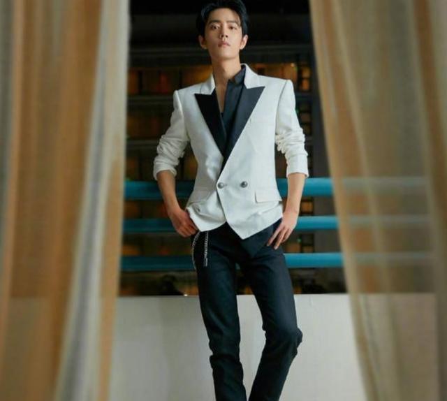 肖战|肖战带领粉丝做公益大丰收！公益采访视频获赞无数，捐款排名第1