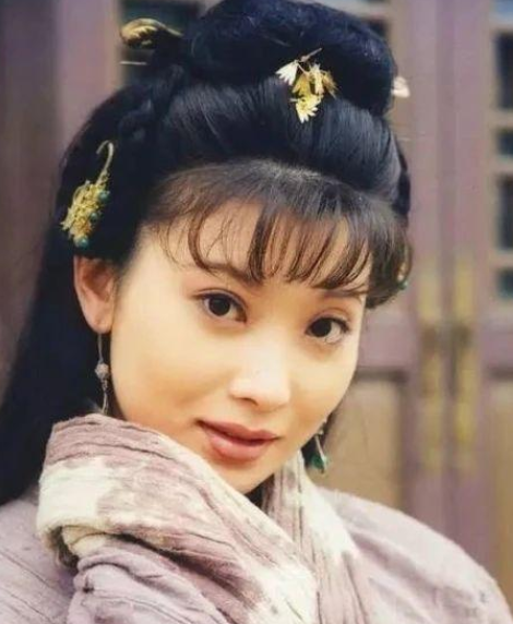 年轻时不温不火,中年饰演毒妇康姨妈大火,盘点张棪琰容貌风采