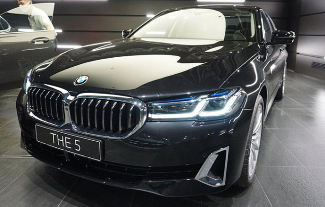 宝马新款5系展厅实车!年内开卖,前脸升级,尺寸超奥迪a6l
