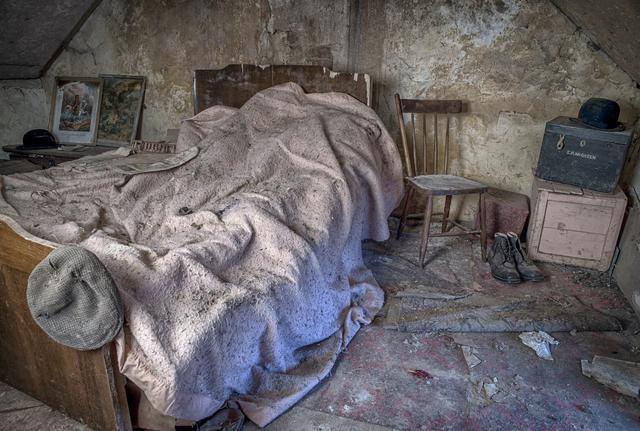 北爱尔兰这座废弃的农舍,时间还停留在100多年以前