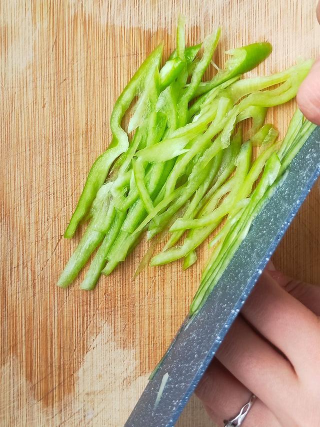 家常酸辣土豆丝的做法 配方,很清爽也不油腻,制作很简单