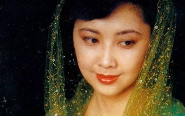 朱琳这辈子没有生下一儿半女,她一直过着自己想要的生活,如今已经67岁