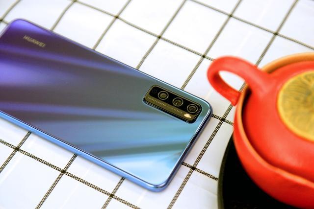 华为畅享20pro一见倾心星河银玻璃机身真的爱了