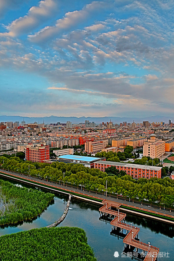 甘肃张掖:美丽湿地变成城市休闲后花园
