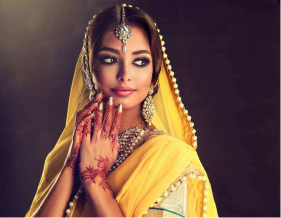 了那位令他惊为天人的美丽少女,这位少女来自波斯,名为阿姬曼·芭奴