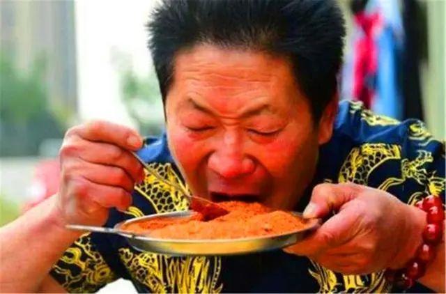 "中国辣王"李永志,每天5斤辣椒配白酒,不听医生的告诫,现状如何?