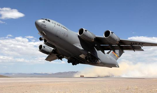 C17运输机和C5运输机的区别:正规起飞VS野战起降