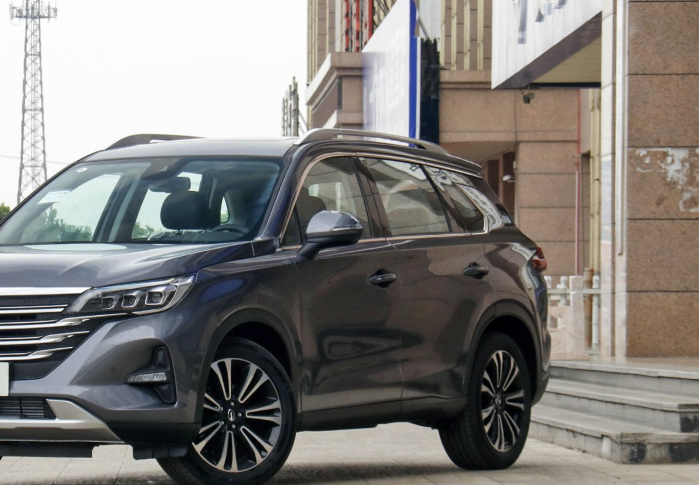 新款传祺gs5上市,长近4米7,169马力 四轮独悬,13.68万起