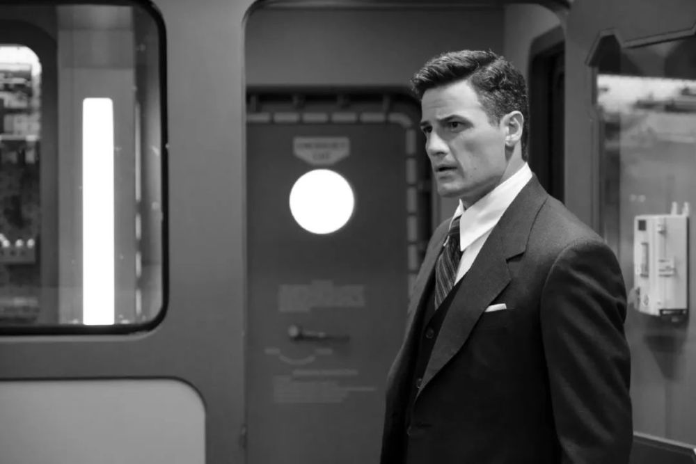 还有一些补充剧照,苏萨登上神盾局的和风号.