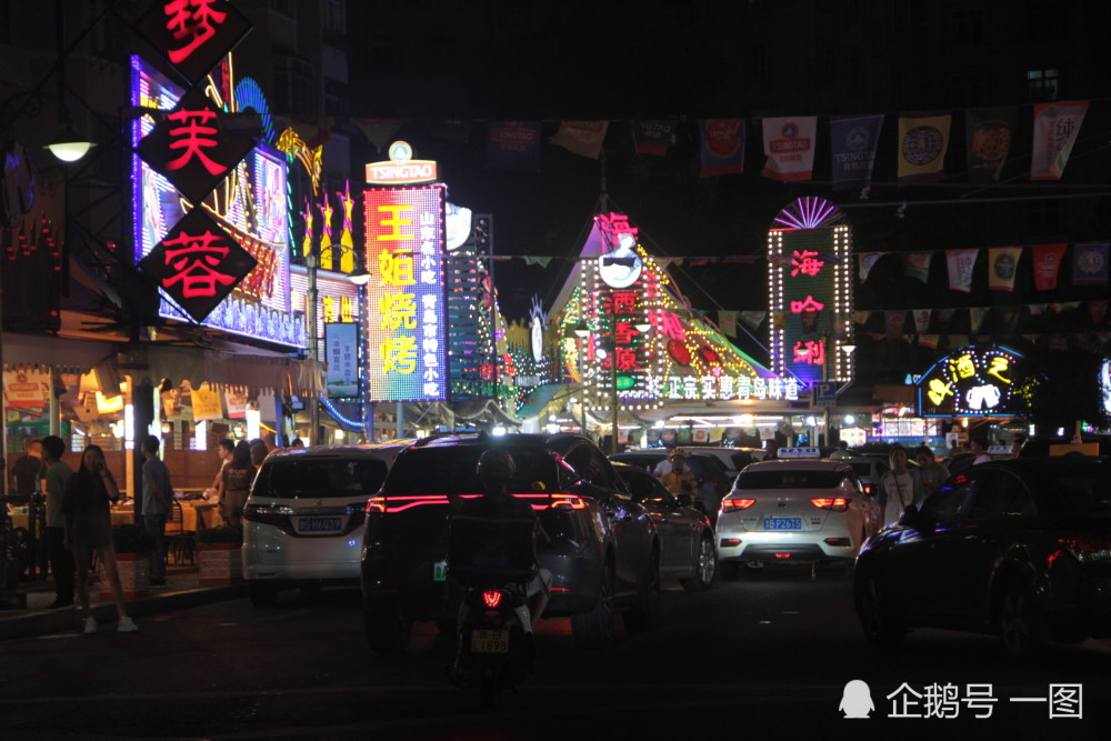 青岛夜市图鉴:一部北盛南衰,东进西退的人口迁移史