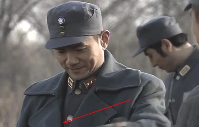 亮剑:同样是楚云飞拔刀,老版威武霸气,新版是拿了根竹棍吗?