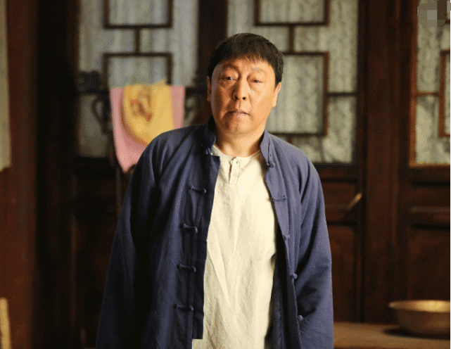 终于感动了上天,他终于接到了一个让自己成名的角色,那就是《乔家大院