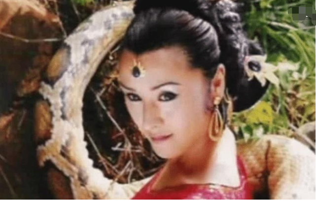 还记得《西游记》中的蟒蛇精吗 本以为是特效;看清实物后服了!