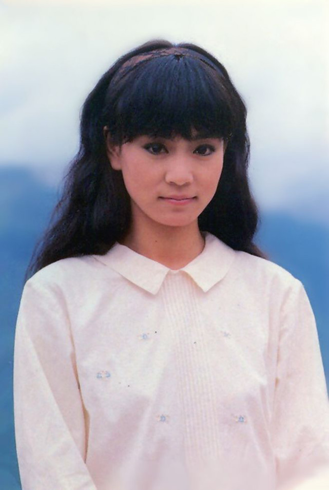 第一代瑶女郎被称泪眼皇后27岁爆红52岁丈夫坠楼