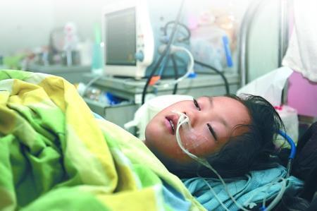 14岁少女,胃癌离世,妈妈哭瘫在地,痛扇自己嘴巴:我的错