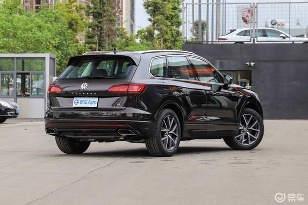 大众途锐新增锐尊版上市 搭载3.0t v6发动机/售价82.18万元_腾讯新闻