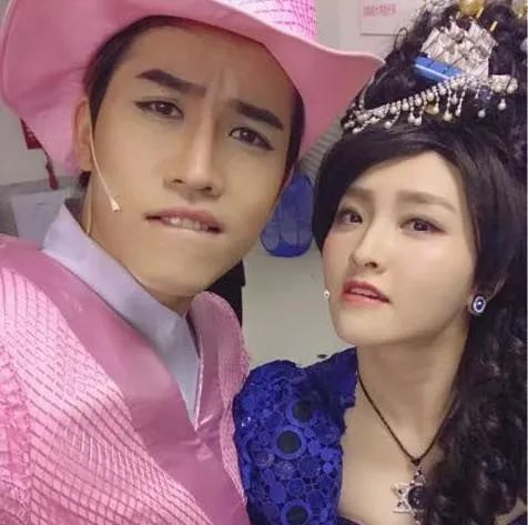 《超级巨声2》获得冠军的林欣彤,与香港唱跳男子组合天堂鸟成员欧乔锋