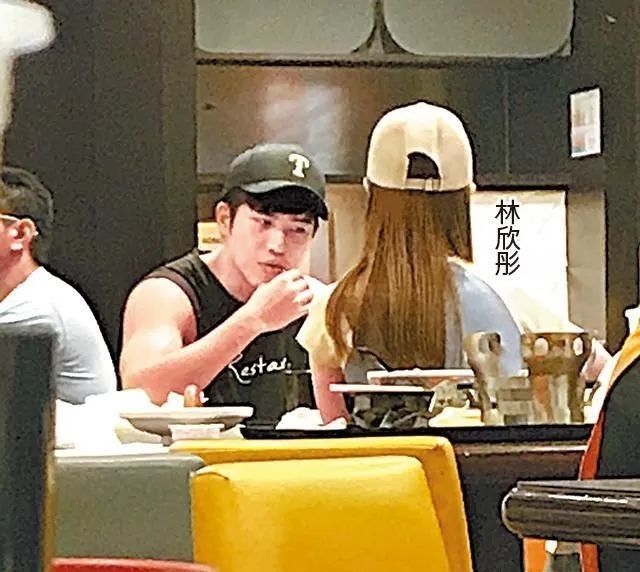 心疼前tvb知名小花林欣彤被甩前男友一脚踏两船劈腿有钱网红