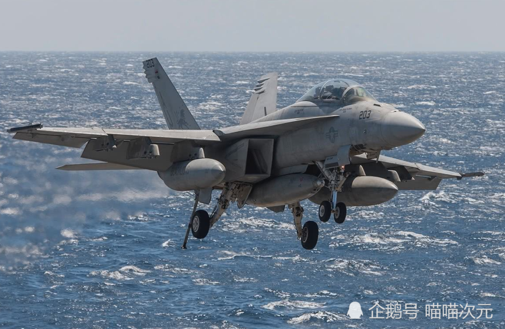 該戰機採用了當前美軍應用已經極為成熟的保型油箱(f15,f16都有使用)