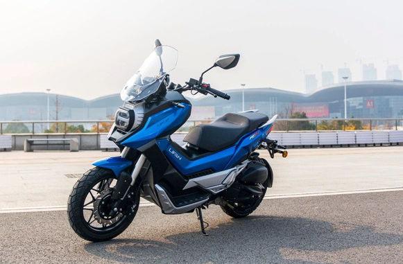 力帆150级探险踏板,水冷电喷8.6kw,14英寸运动轮胎,配加粗悬架