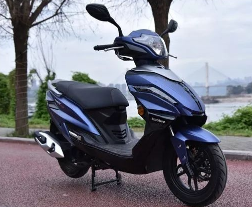 豪爵鈴木125踏板,電噴引擎6.6kw,街道/跑山模式切換,9980元