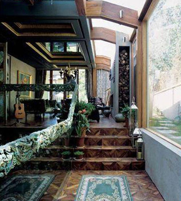 男星杨坤豪宅曝光,装修非常奢华,家里艺术品都非常昂贵