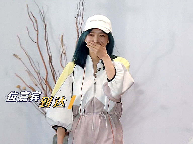 《奔跑吧》六大女神齐聚首,何穗大气,宋妍霏复古,程潇输得太惨了