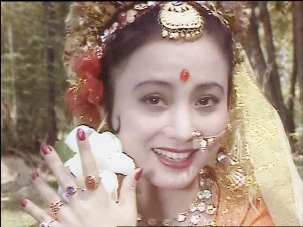 玉兔精原是广寒宫捣药的玉兔,在广寒宫时被素娥仙子打了一拳.