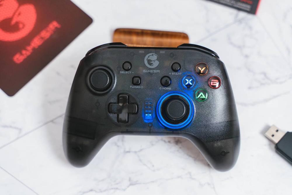 游戏手柄如何选?这款手柄让你玩转多主机平台—盖世小鸡t4pro手柄