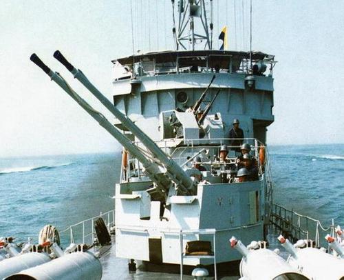 79A式双100mm舰炮图片