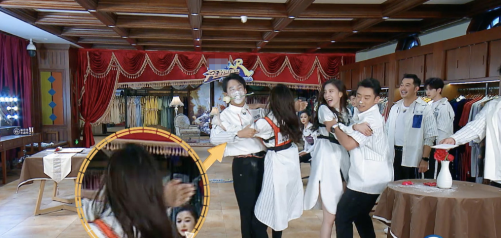 跑男名场面:蔡徐坤穿睡衣走秀,郭麒麟有绅士手,张翰帮baby遮阳