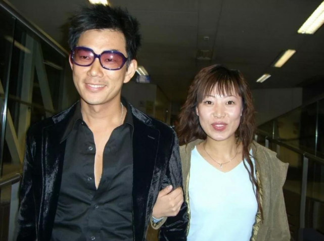 任贤齐52岁老婆照片是大家熟悉的人可惜了男神啊