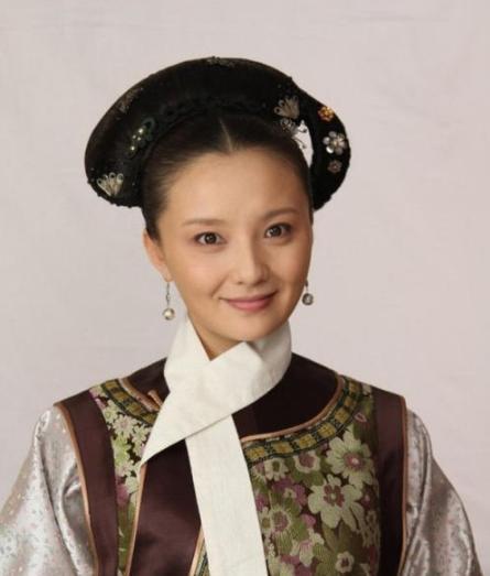 饰演槿汐的孙茜是北京人艺的话剧演员,在《甄嬛传》之后同样跟随"小主