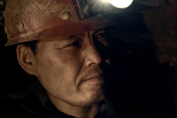 逃出矿山:诗人陈年喜的爆裂与寂静_腾讯新闻