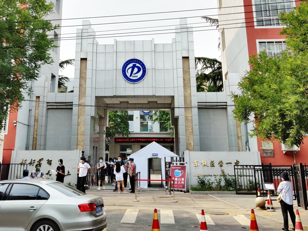 8:55后,丰台区东铁匠营第一中学东校区考点参加完