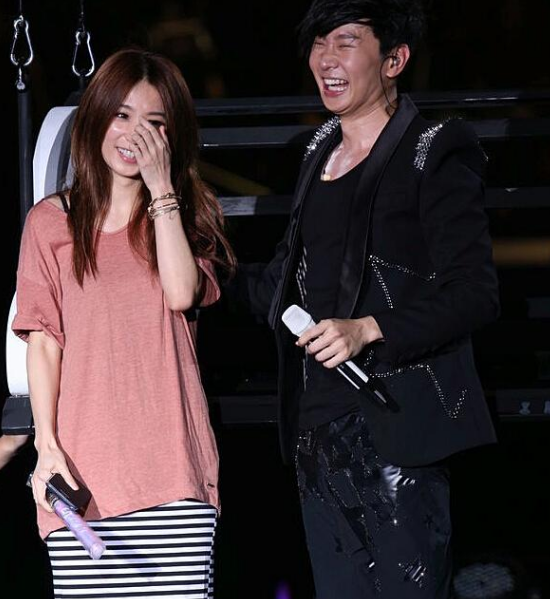 林俊杰苦追田馥甄14年无果,还不如刚见面的汪苏泷_腾讯新闻