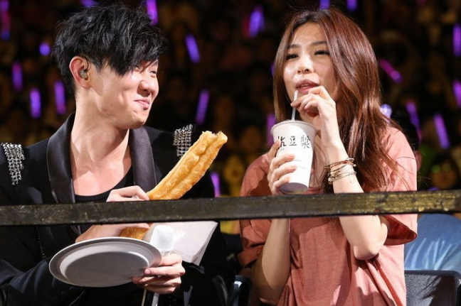 林俊杰苦追田馥甄14年无果,还不如刚见面的汪苏泷_腾讯新闻