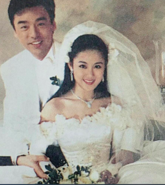 钟镇涛竟然舍得拿出300万办婚礼,而且还邀请国外的大牌设计师为章小蕙