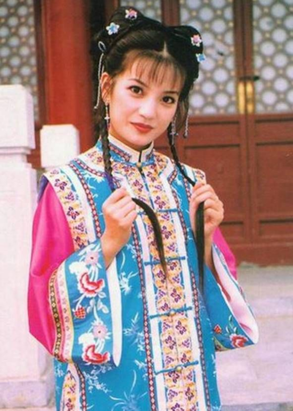 却开启赵薇的演员路,赵薇接着在中国首部女性监狱题材影片《女儿谷》