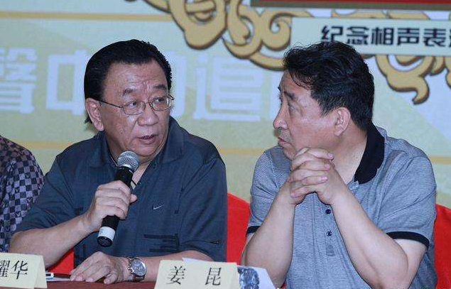 侯耀文去世13年侯耀华录视频缅怀弟弟被指主动向郭德纲示好