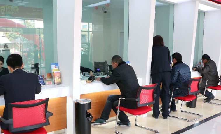 银行一线员工一年收入有多少?为何最近