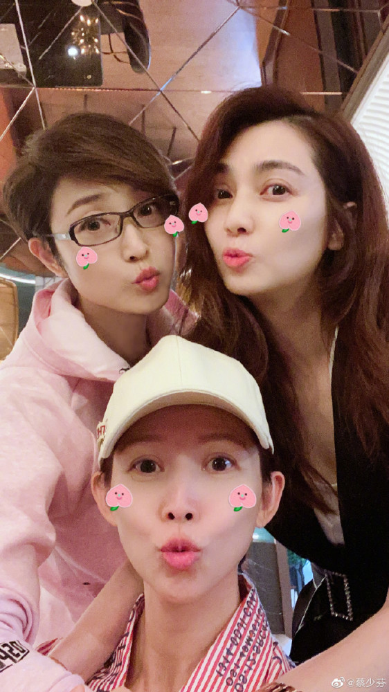 蔡少芬|蔡少芬晒美照：想不通自己为什么生了三个孩子还那么美