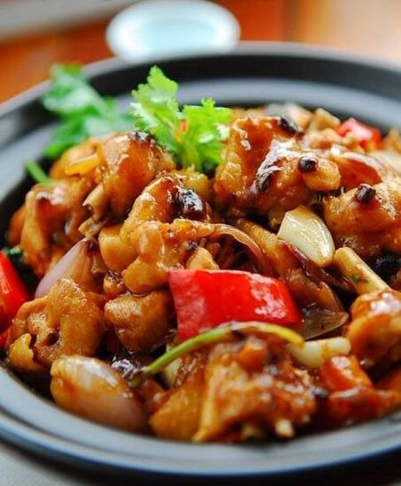 教你一道广东名菜啫啫鸡的详细做法,美味不容错过