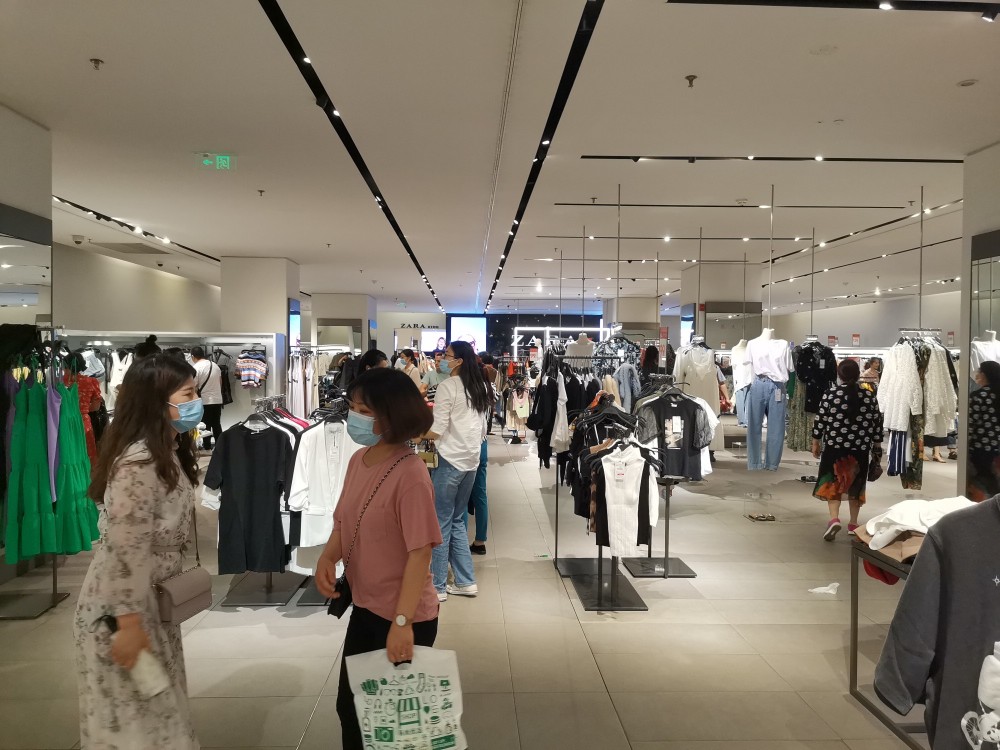 Zara母公司将会关闭1000至1200家小型门店 未来将拓展线上市场 腾讯新闻