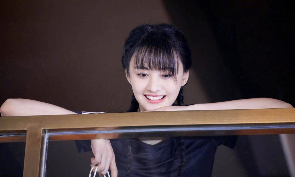 郑爽|郑爽发文：天气热得我想哭，我们的地球是不是发烧了。网友的评论太暖了