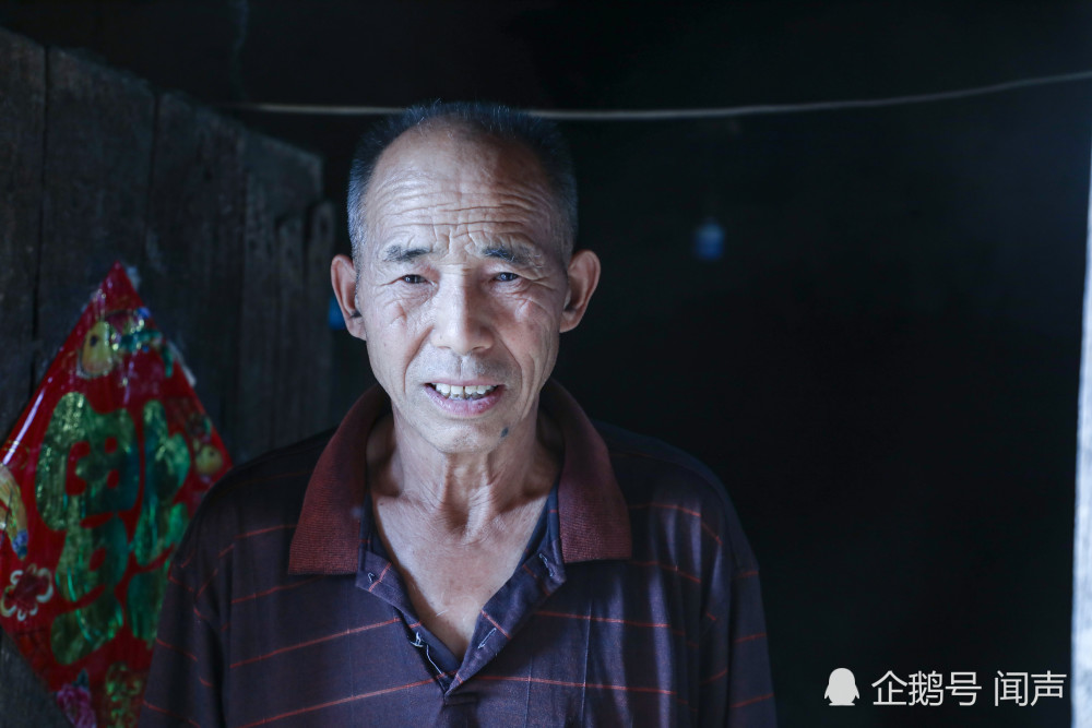 73岁老人独居石头房不敢生病当小工一天挣120块