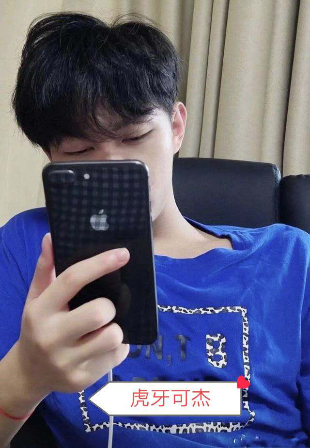 最近,在虎牙直播平台上又出现了一个热门事件,那就是野王可杰直播间