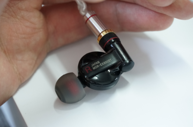 十年过去索尼mdrex800st录音室监听耳机还值1000多么