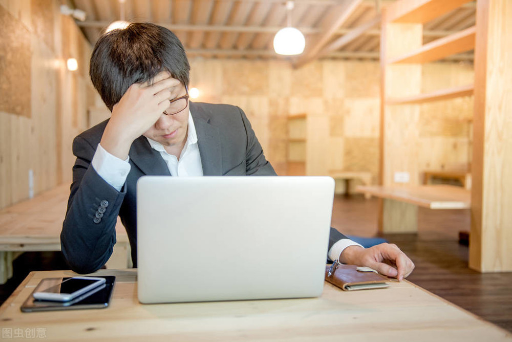 职场求生存别教条也别迷茫谨记人前留一线日后好相见